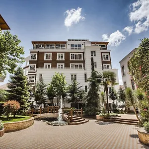 Prestige **** Тирана